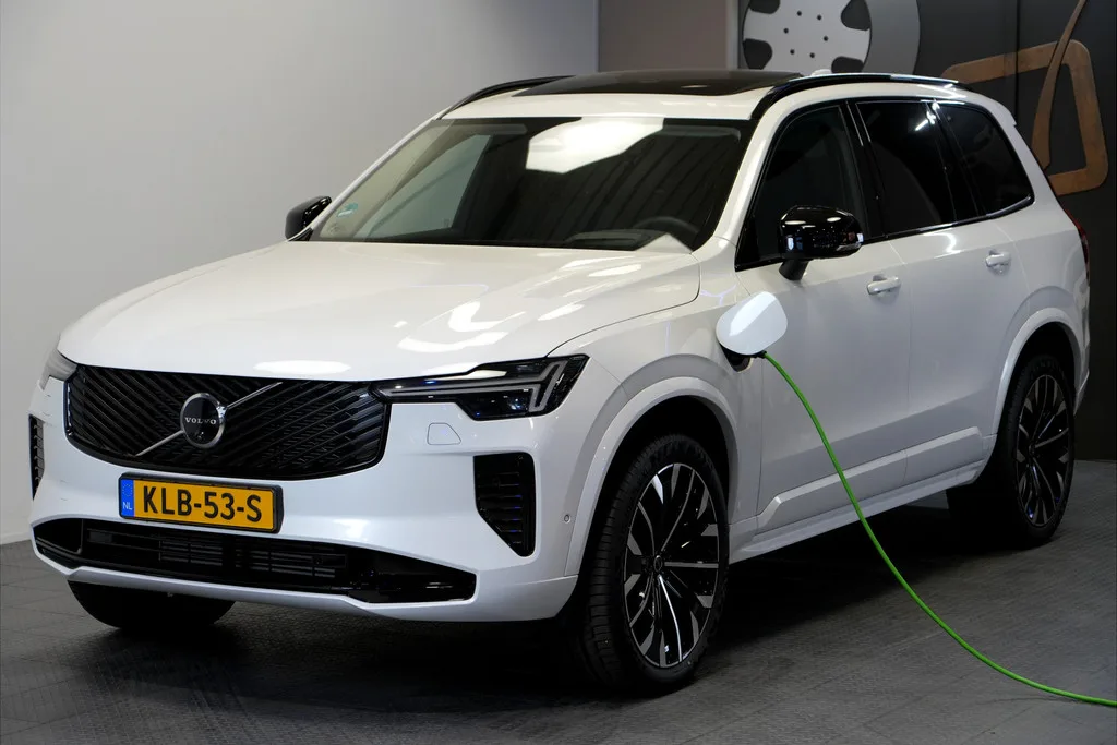 Volvo XC90 (2025) — foto 1