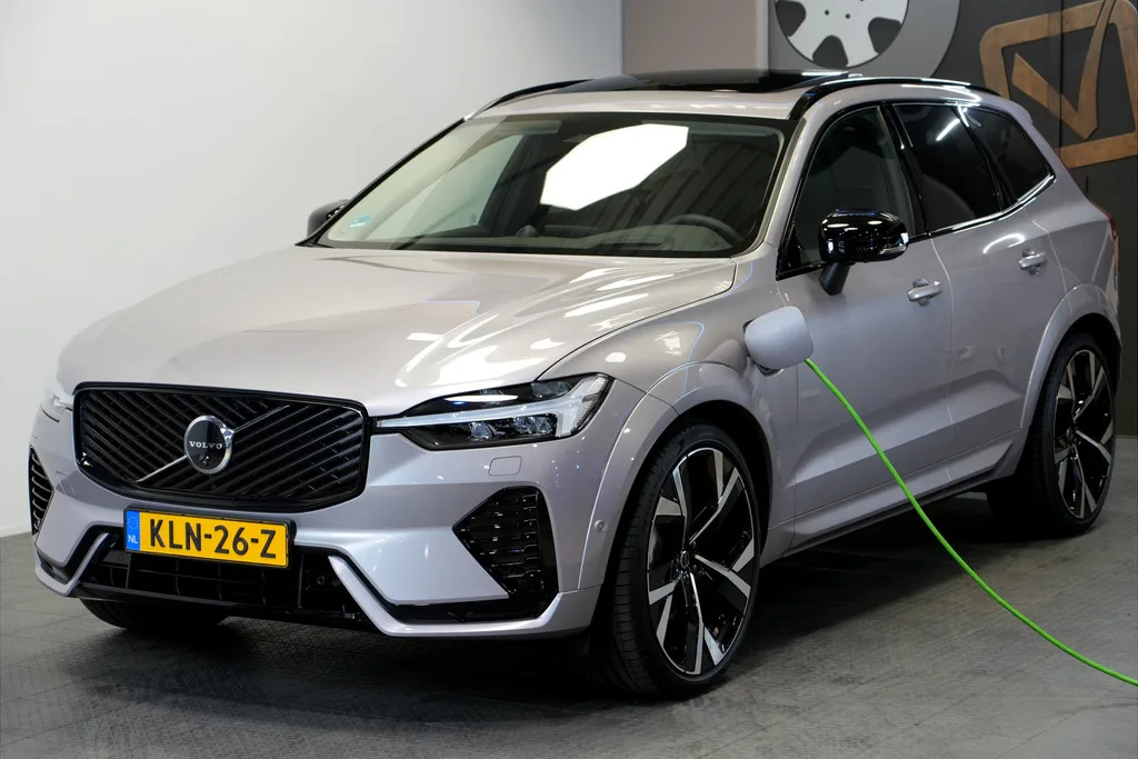 Volvo XC60 (2025) — foto 1