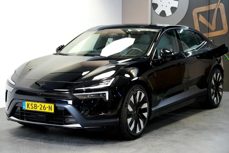 Polestar 4 (2024)