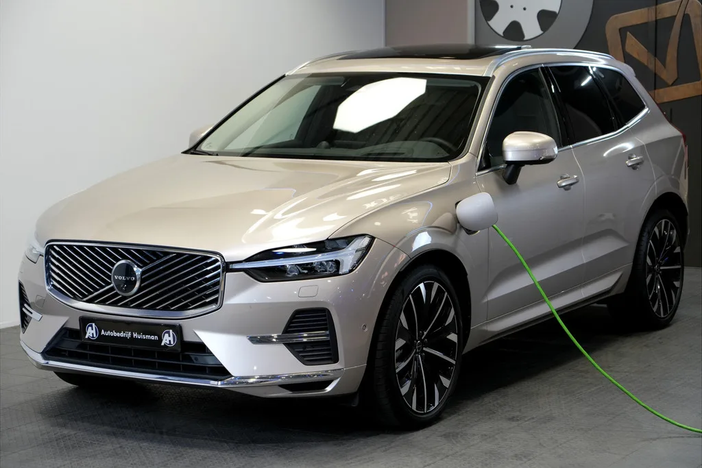 Volvo XC60 (2025) — foto 1