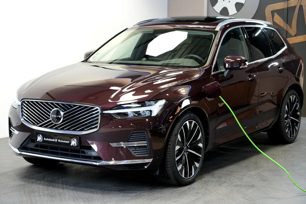 Volvo XC60 (2025) — foto 1