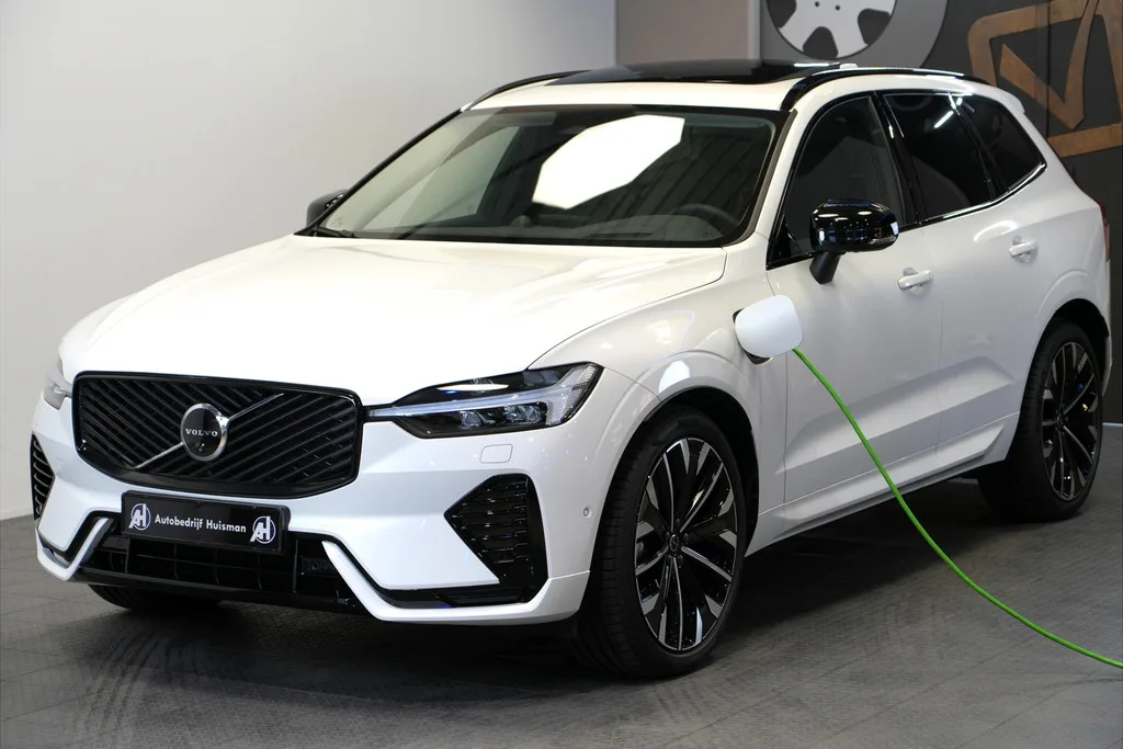 Volvo XC60 (2025) — foto 1