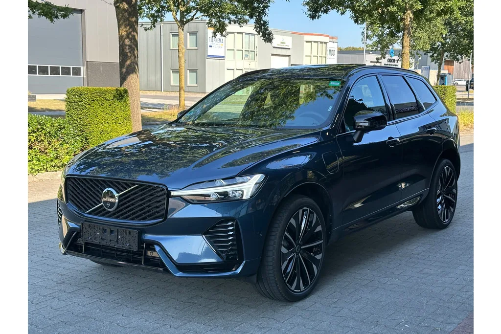 Volvo XC60 (2025) — foto 1