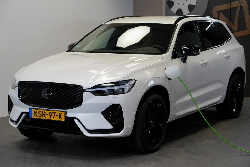 Volvo XC60 (2025) — foto 1