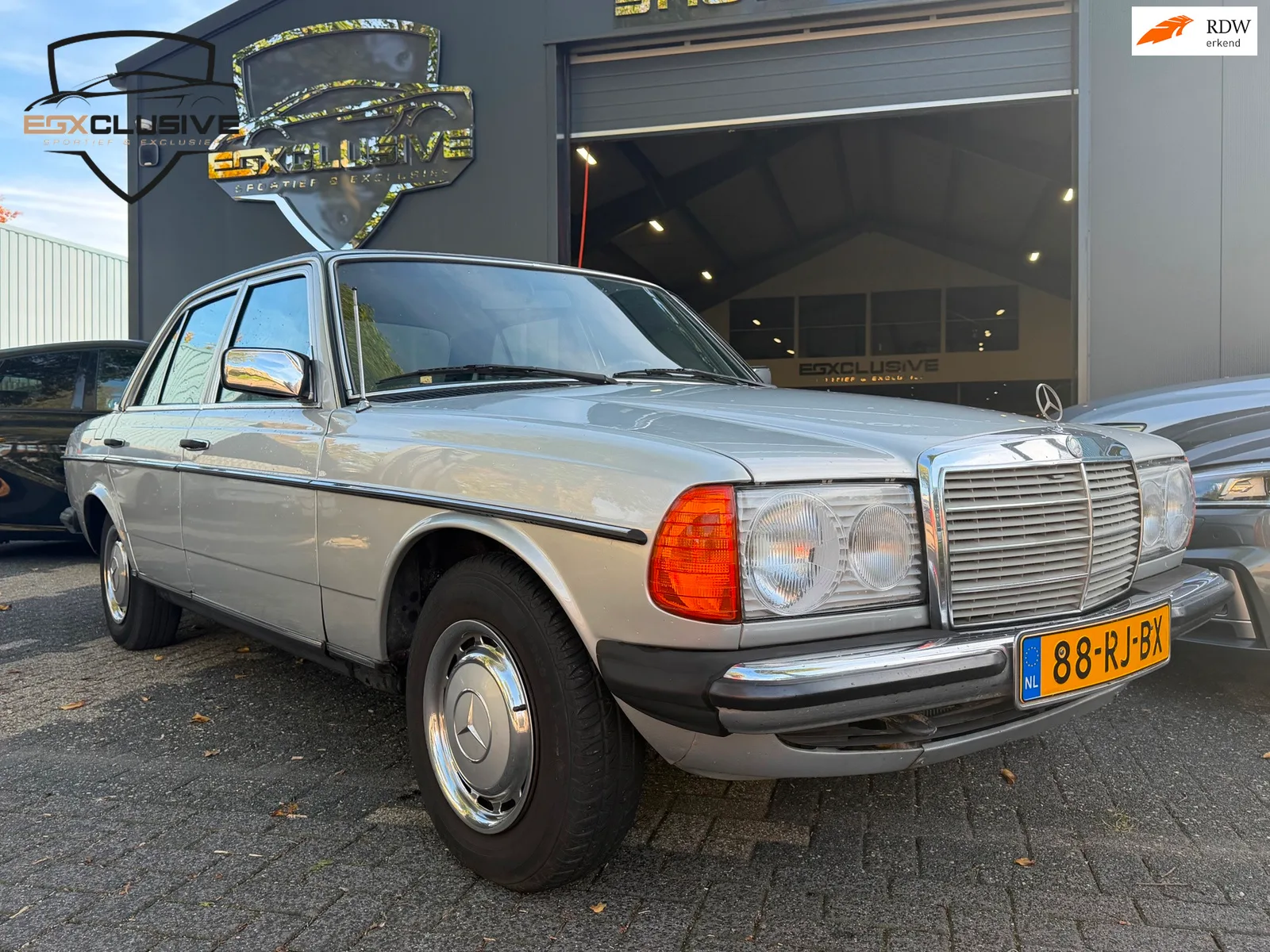 Mercedes-Benz 200-Serie (1980) — foto 1
