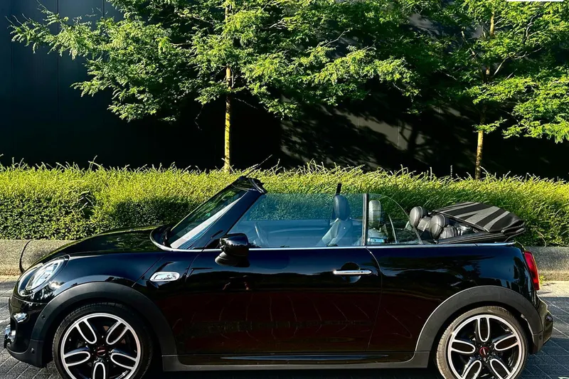 MINI Cabrio (2020)