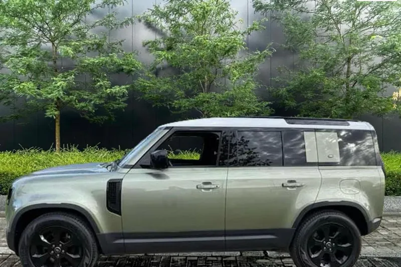 Land Rover Defender (2021)