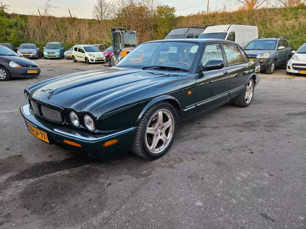 Jaguar XJR (1999) — foto 1