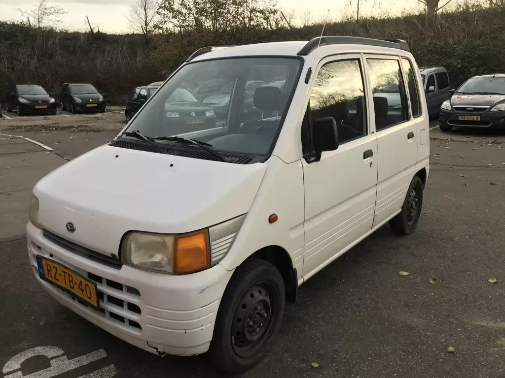 Daihatsu Move (1997) — foto 1