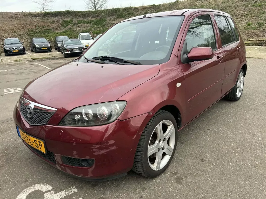 Mazda 2 (2006) — foto 1