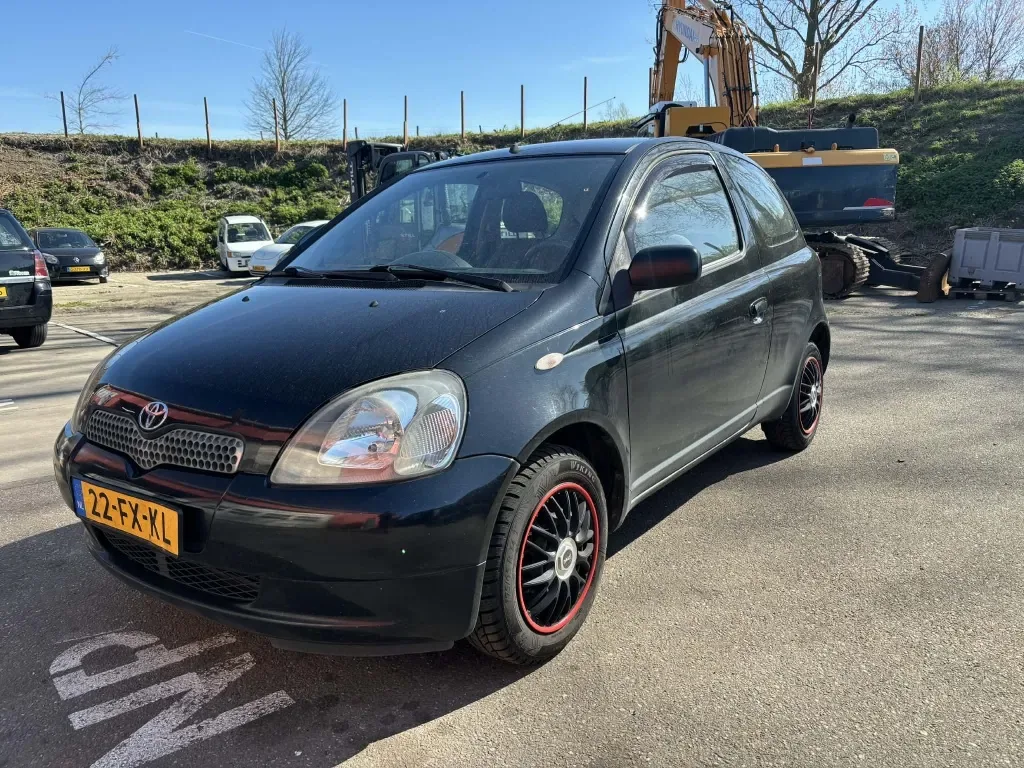 Toyota Yaris (2000) — foto 1