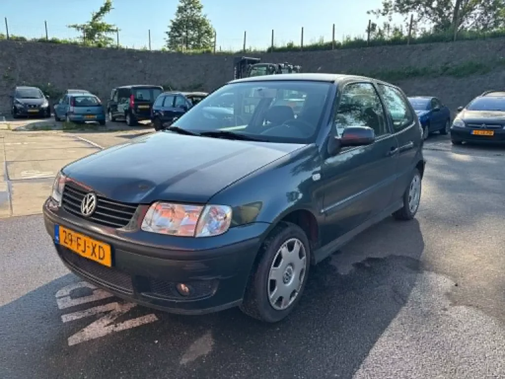 Volkswagen Polo (2000) — foto 1