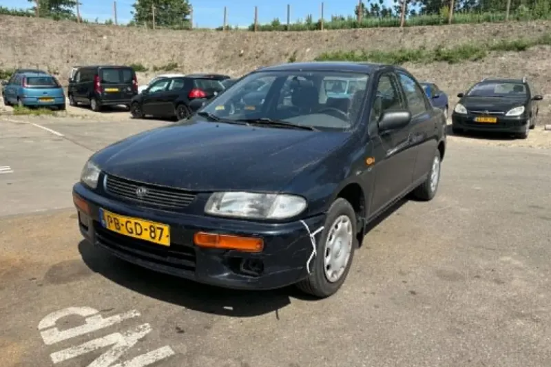 Mazda 323 (1996)