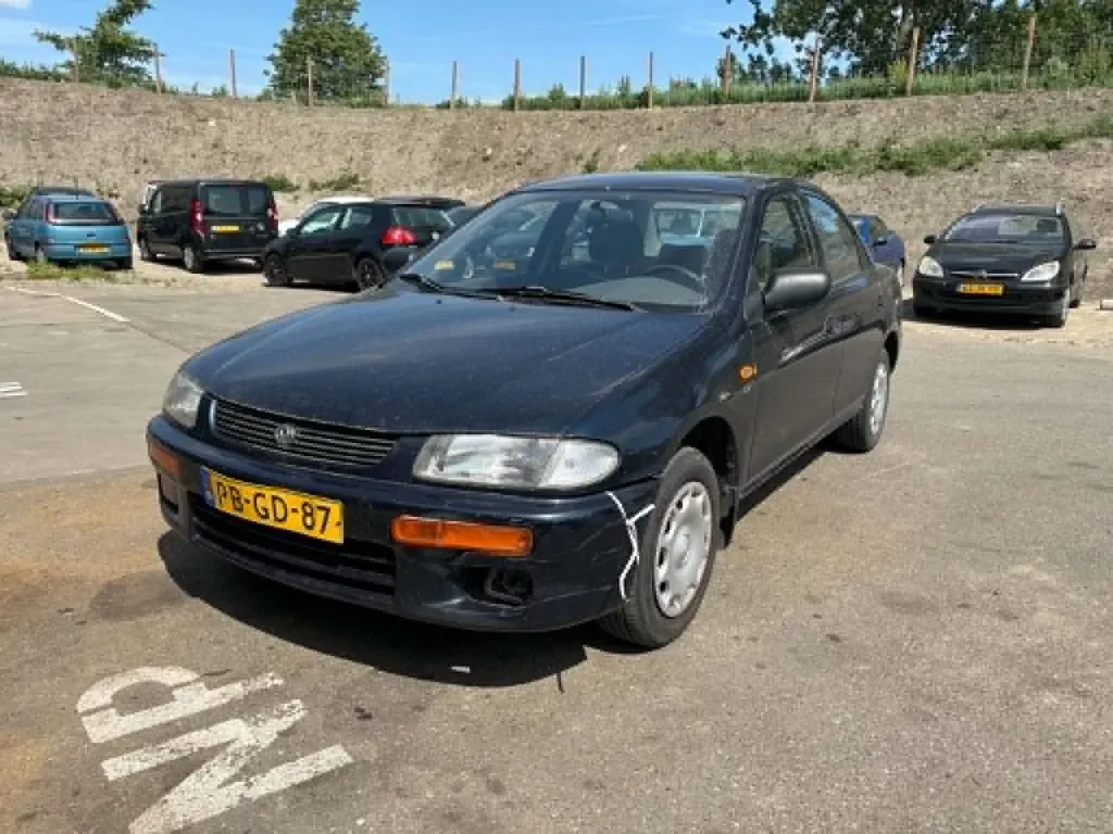 Mazda 323 (1996) — foto 1