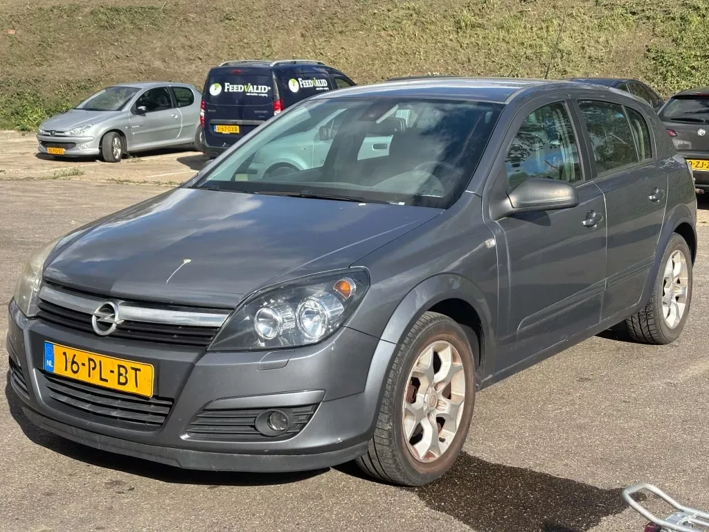 Opel Astra (2004) — foto 1