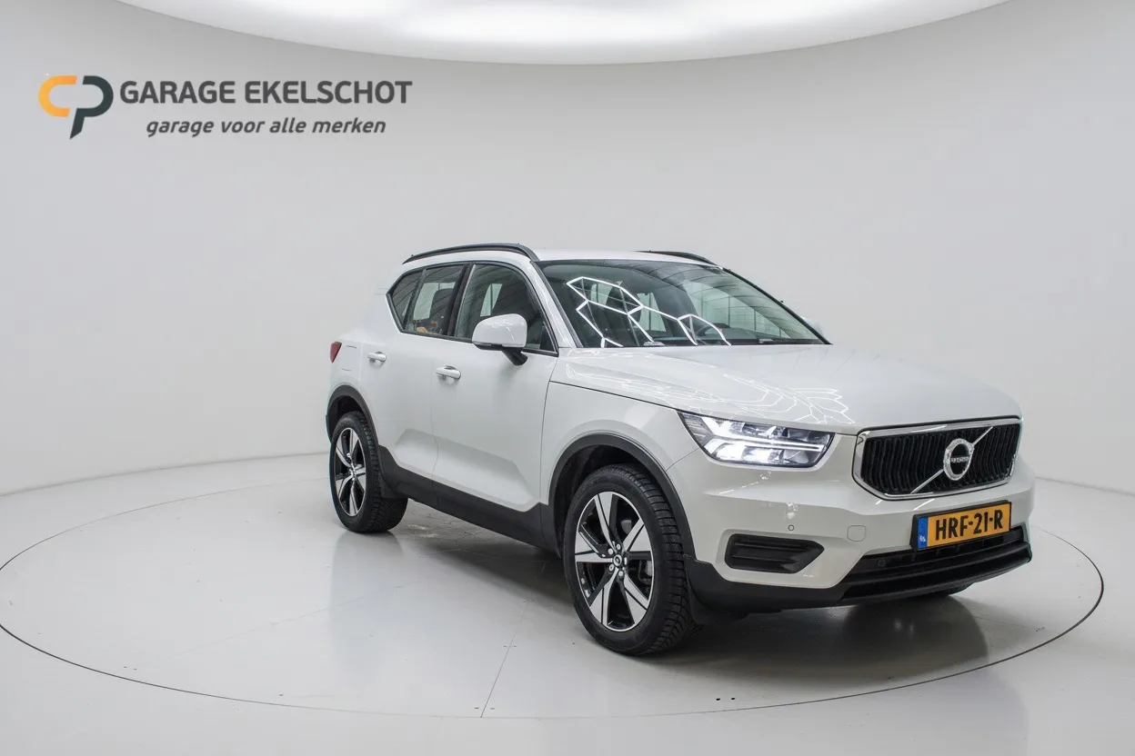 Volvo XC40 (2022) — foto 1