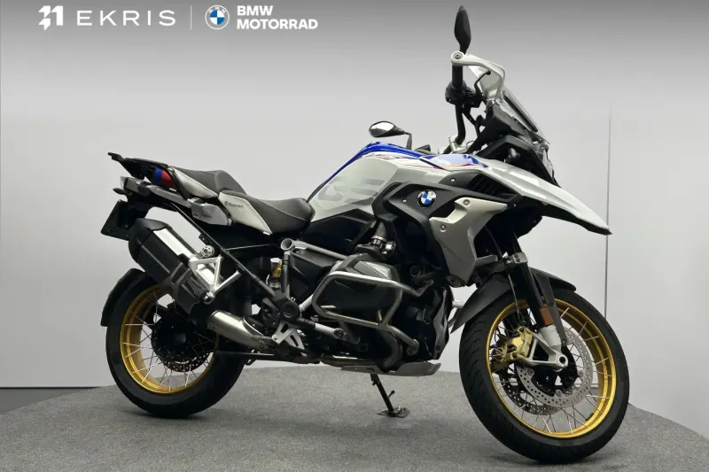 BMW R (2021)