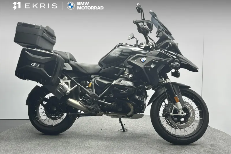 BMW R (2023)