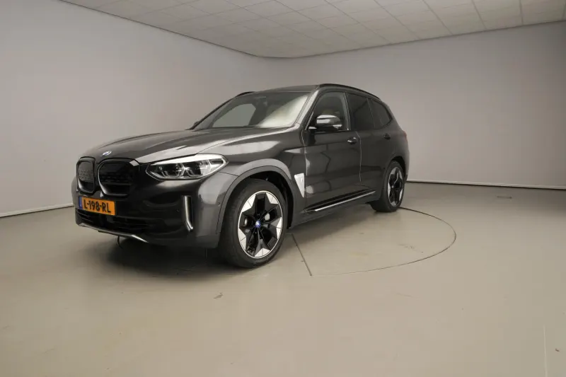 BMW iX3 (2021)