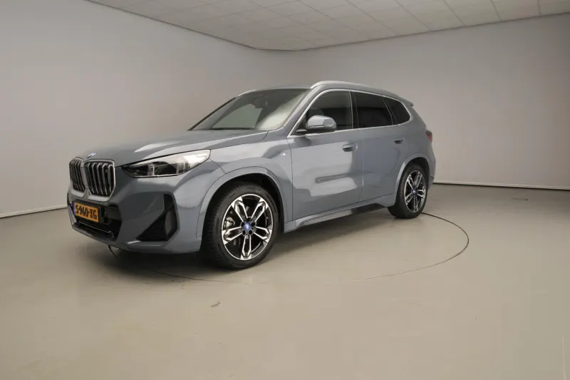 BMW iX1 (2023)