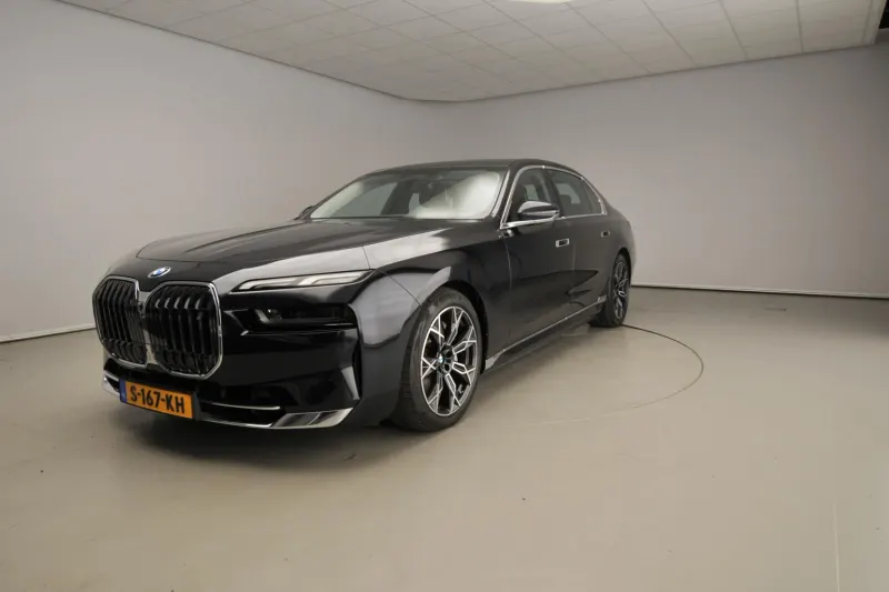 BMW i7 (2023)