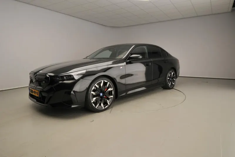 BMW i5 (2024)