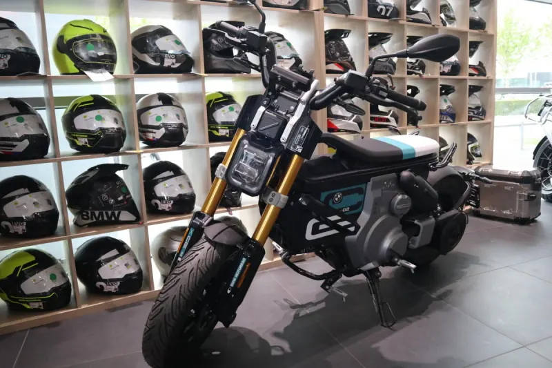 BMW CE (2024)