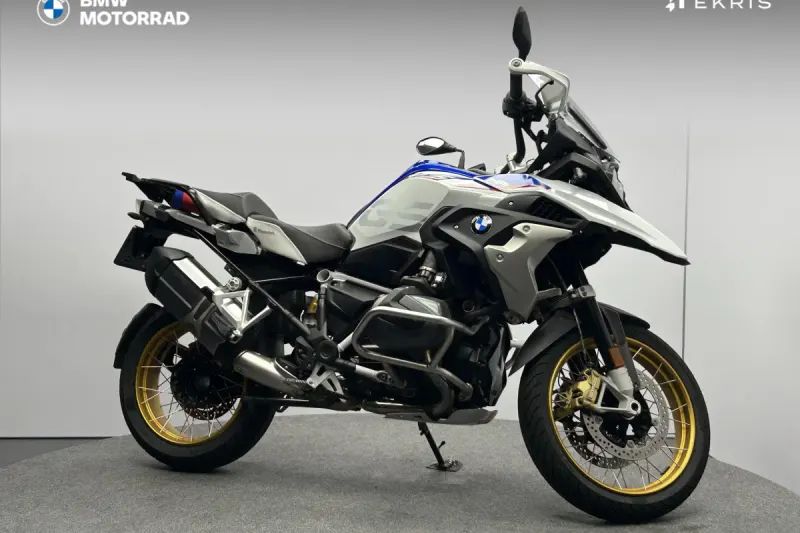 BMW R (2021)