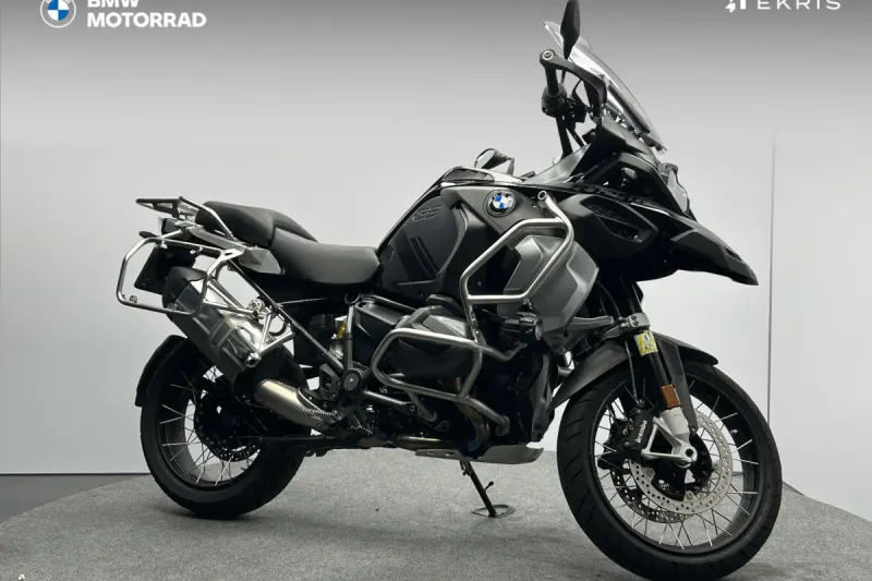 BMW R (2023)