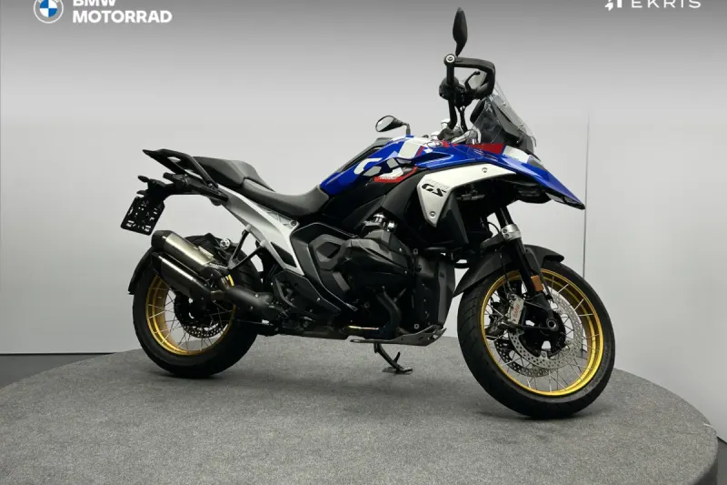 BMW R (2024)