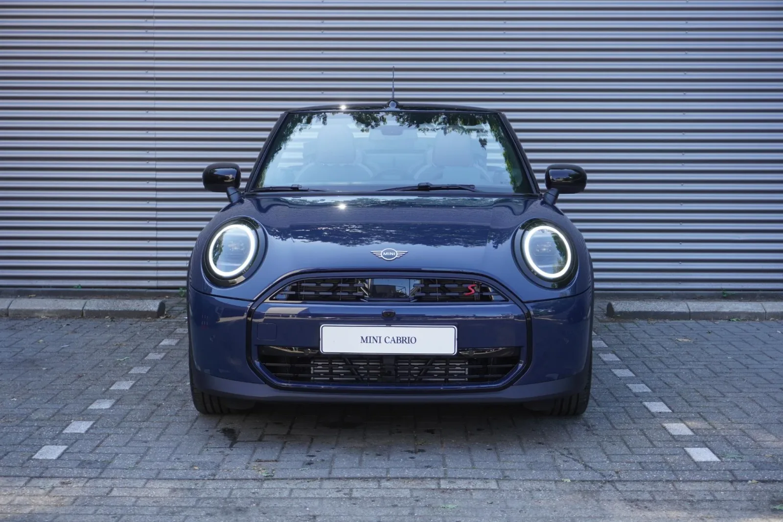 MINI Cabrio (2026) — foto 1