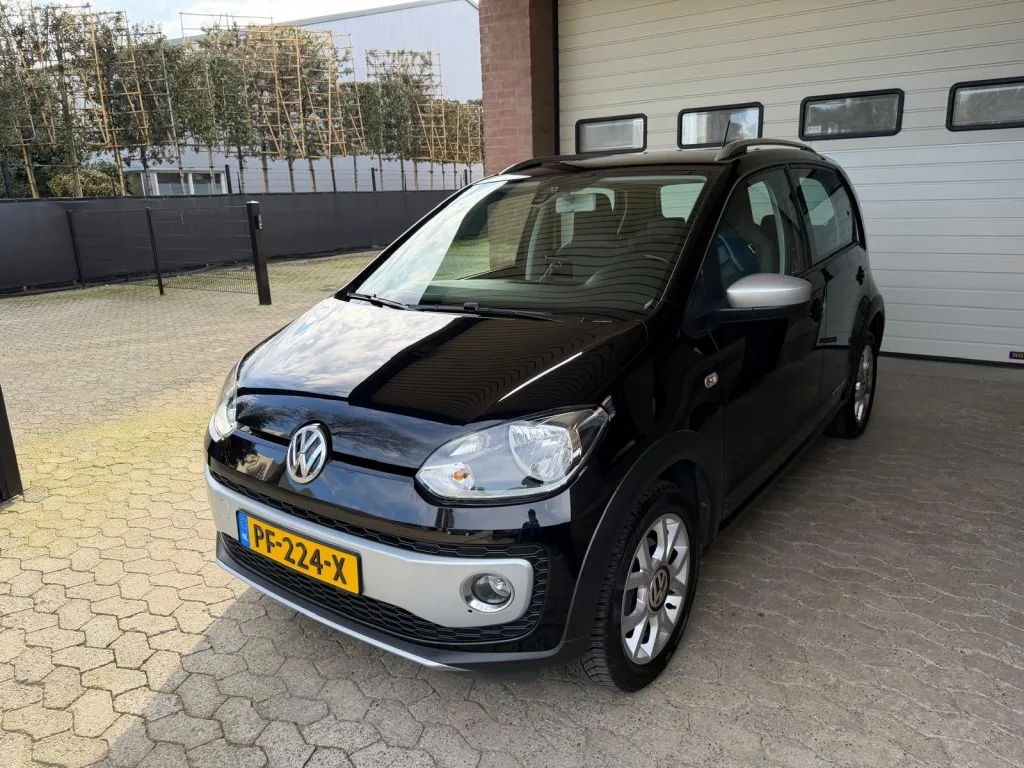 Volkswagen Up! (2013) — foto 1
