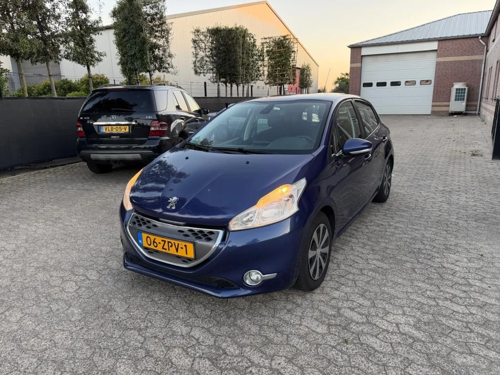Peugeot 208 (2013) — foto 1