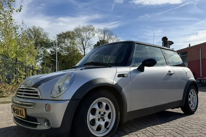 MINI Cooper (2006)