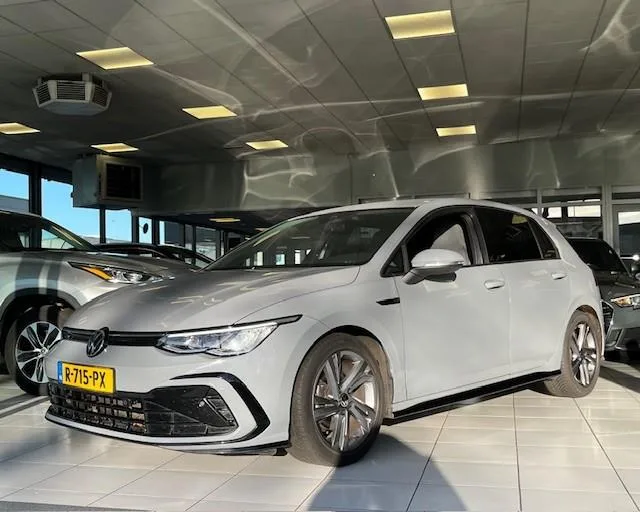 Volkswagen Golf (2022) — foto 1