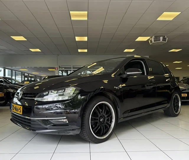 Volkswagen Golf (2018) — foto 1