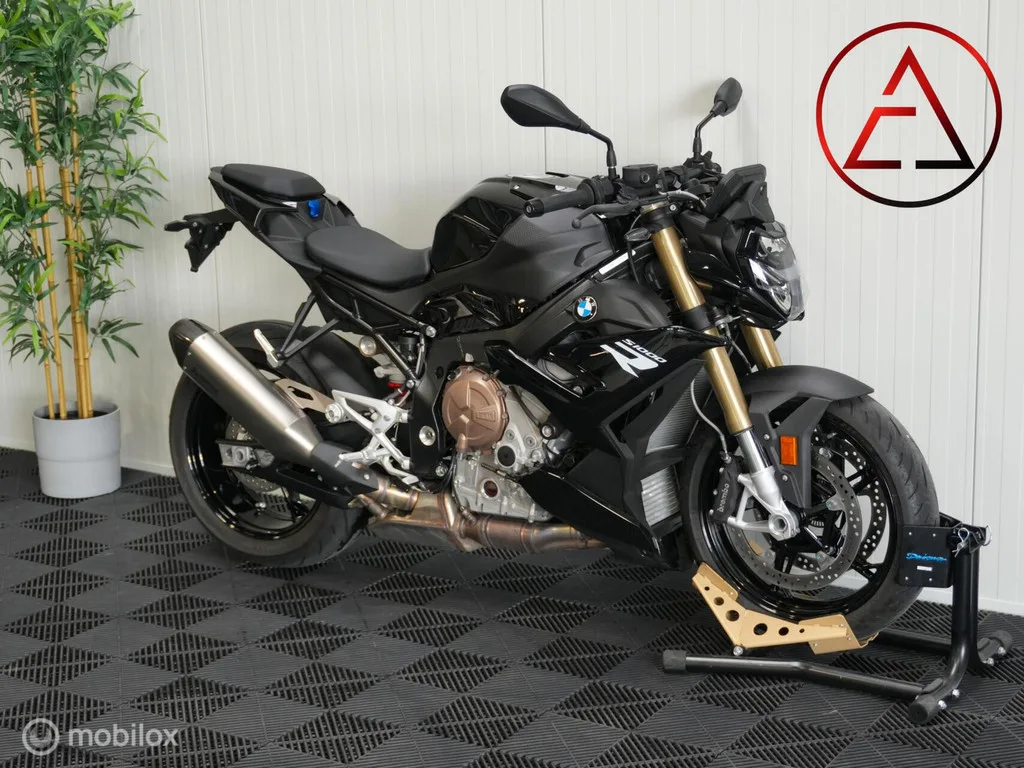 BMW S (2024) — foto 1