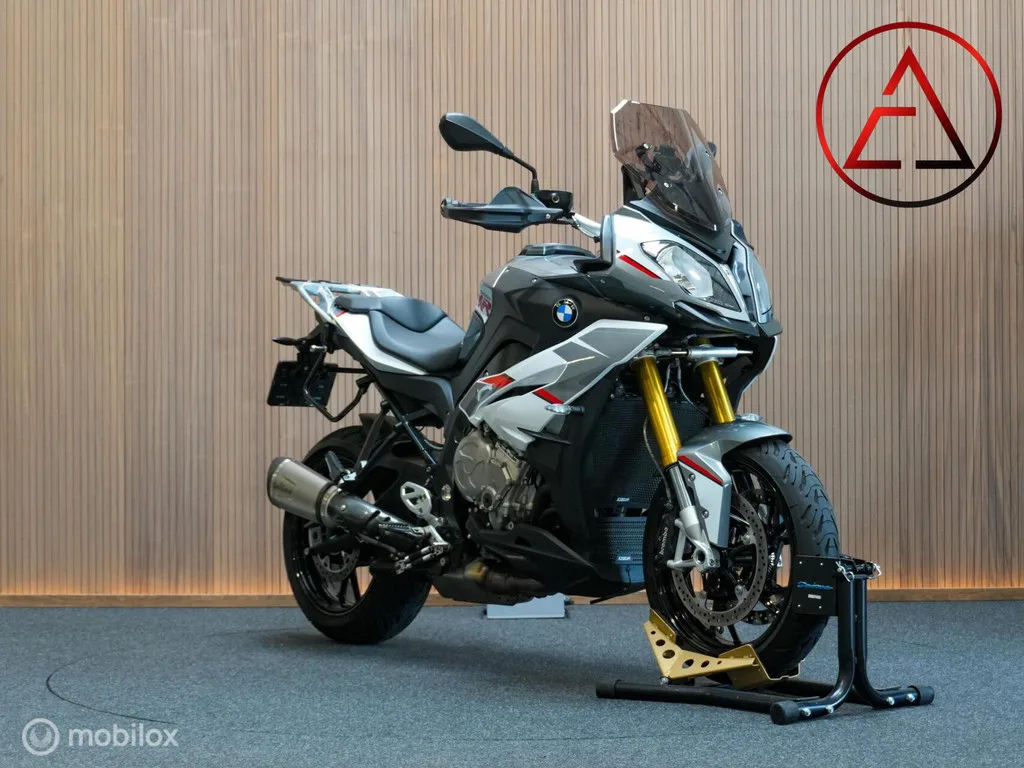 BMW S 1000 XR (2017) — foto 1