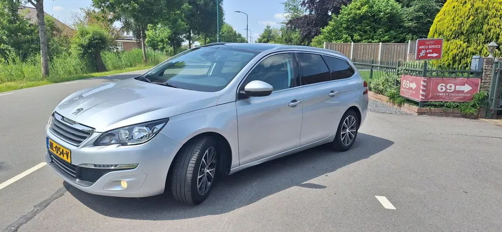 Peugeot 308 (2015) — foto 1