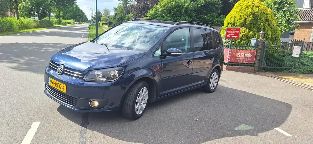 Volkswagen Touran (2011) — foto 1