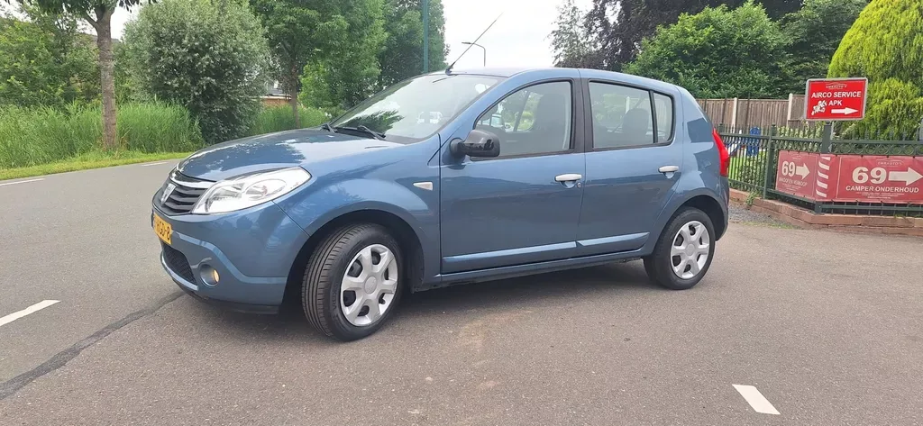 Dacia Sandero (2008) — foto 1