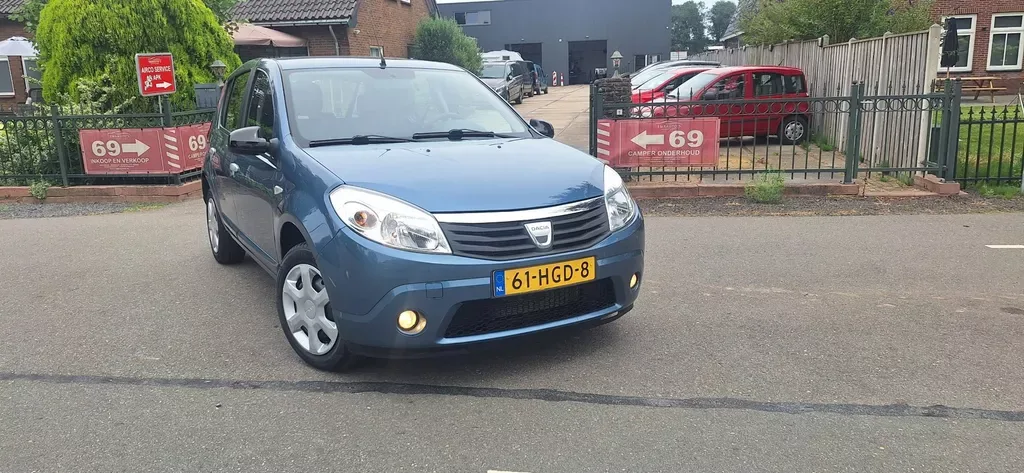 Dacia Sandero (2008) — foto 1