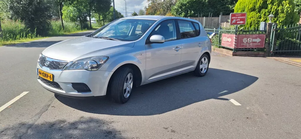 Kia Ceed (2010) — foto 1