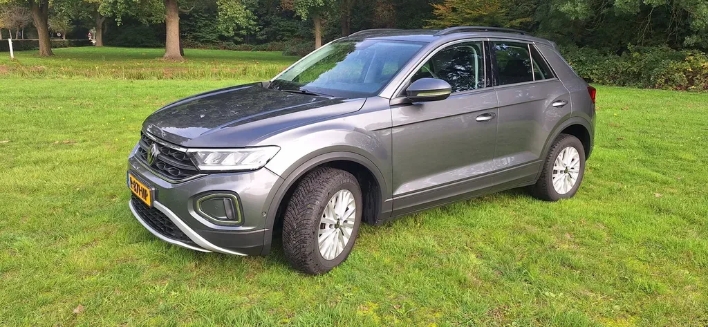 Volkswagen T-Roc (2022) — foto 1