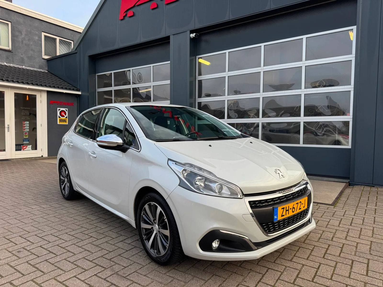 Peugeot 208 (2019) — foto 1