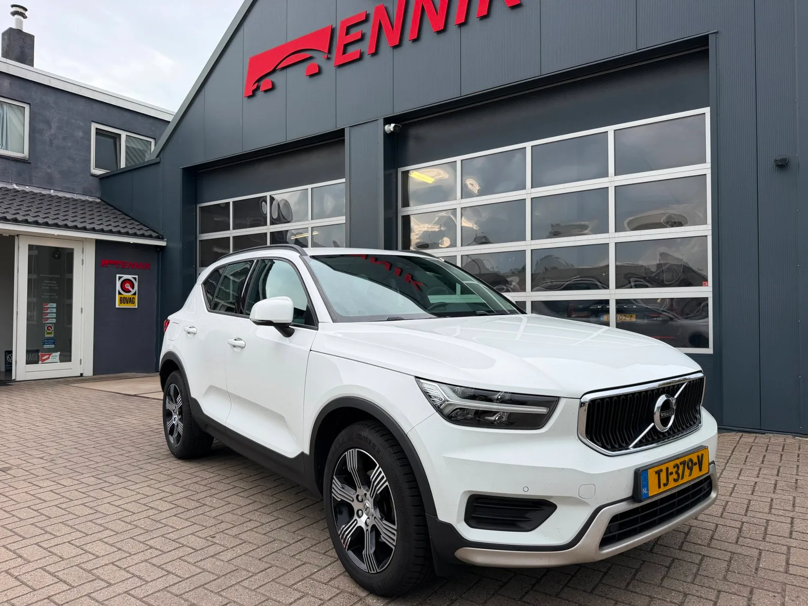 Volvo XC40 (2018) — foto 1