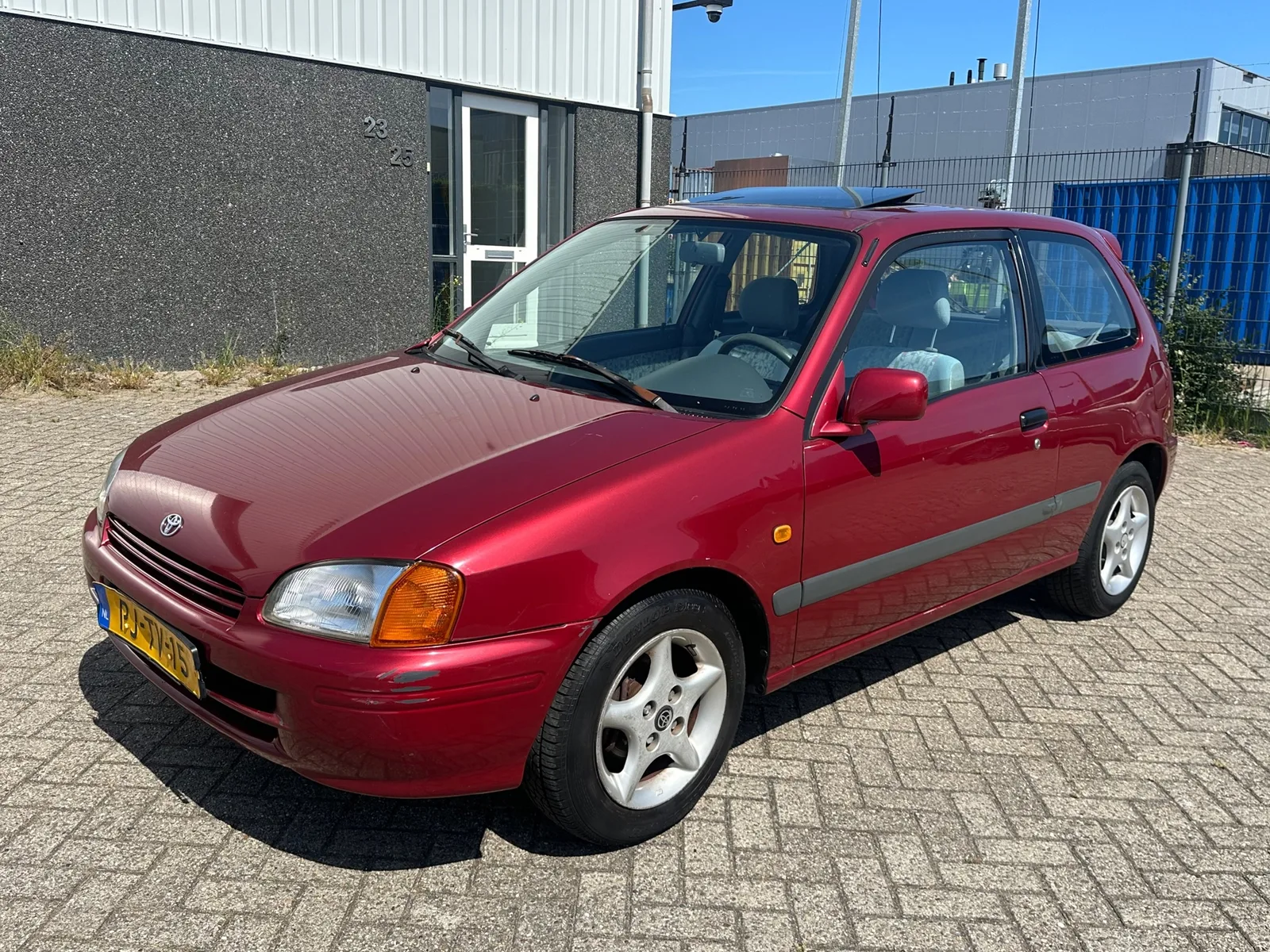 Toyota Starlet (1996) — foto 1