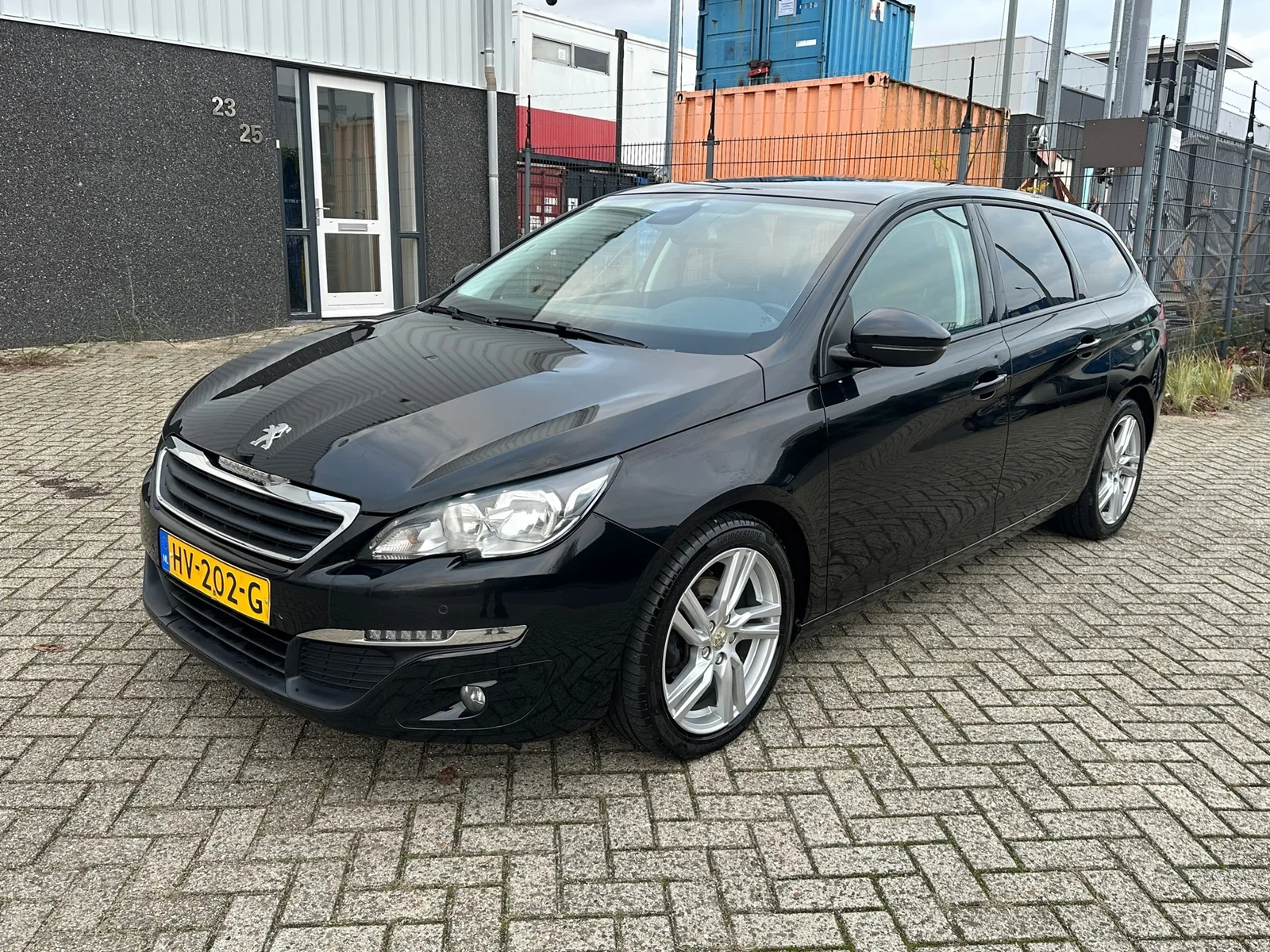 Peugeot 308 (2015) — foto 1