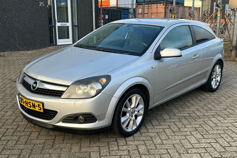Opel Astra GTC (2009)