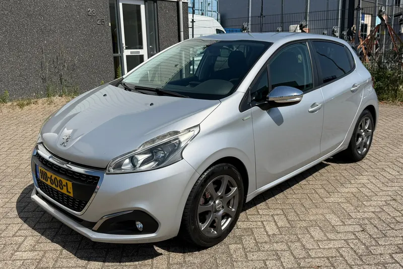 Peugeot 208 (2015)